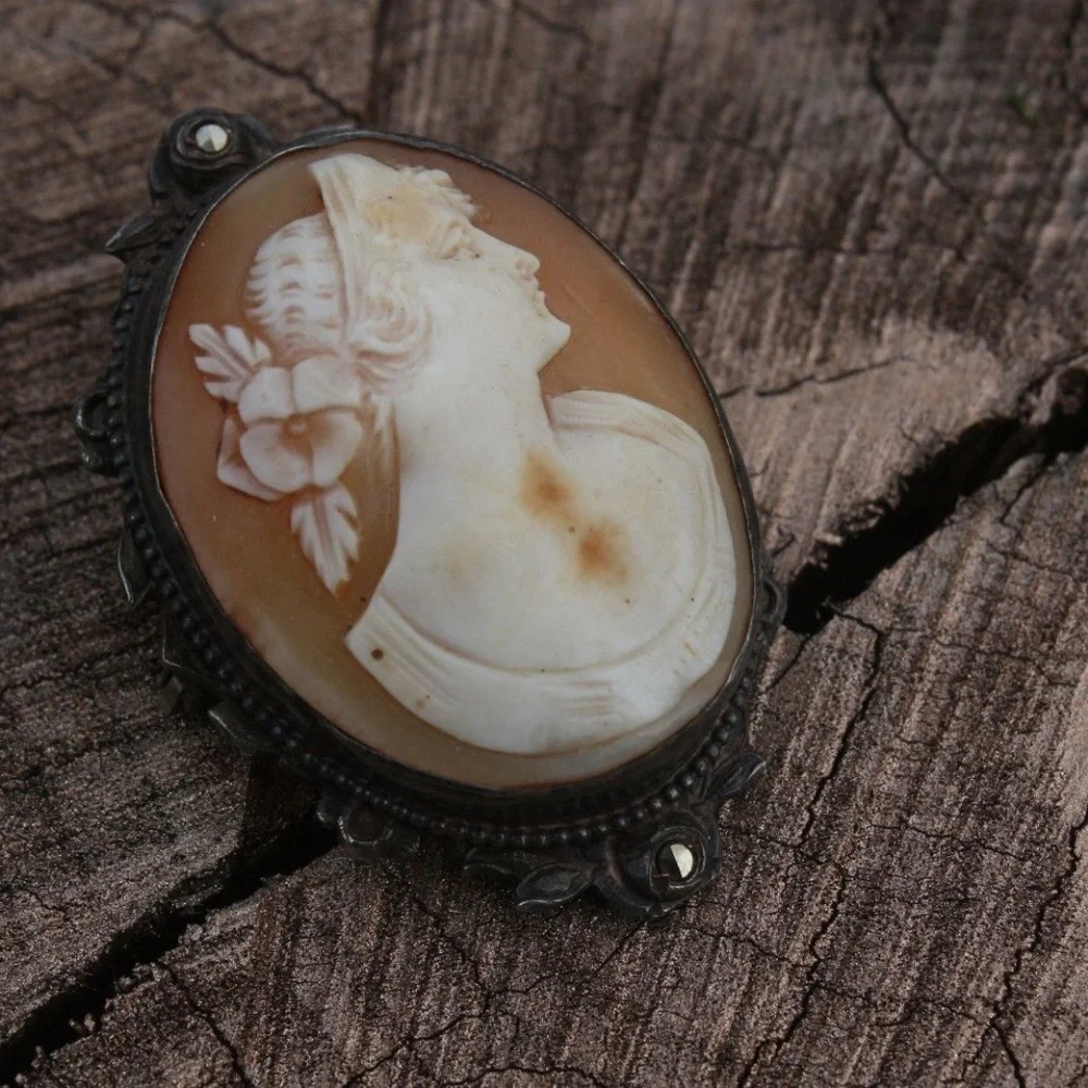 Fine Antique Victorian Shell Cameo Brooch Silver